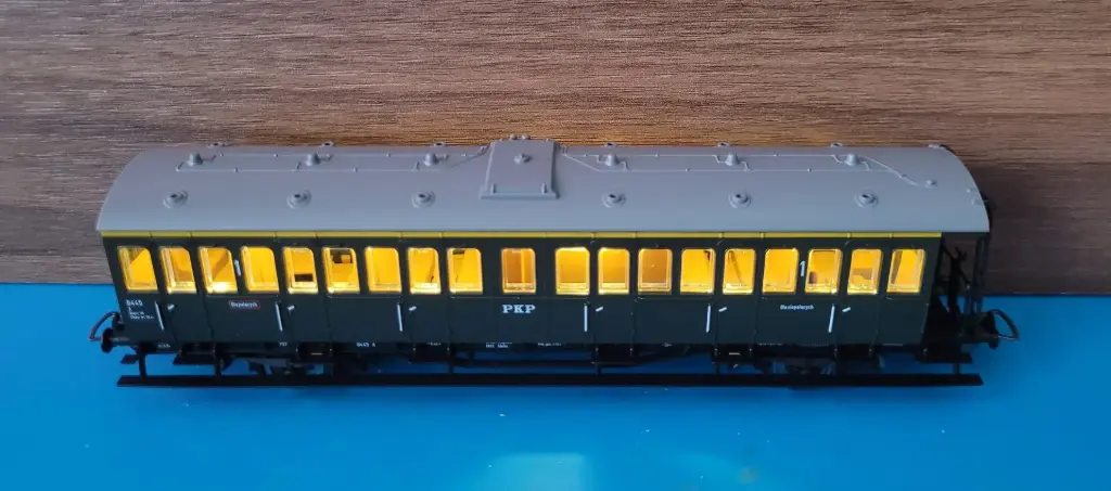 Listwa oświetlenia wagon boczniak PIKO 53135